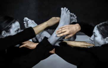 מכח אותה תנועה