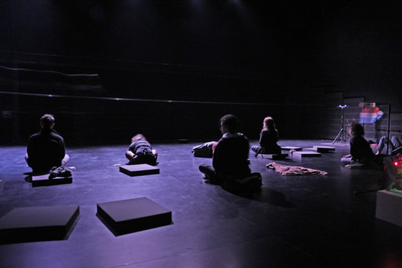 התבוננות קיץ במוסיקה על מיתר ארוך ודק - DSC01181