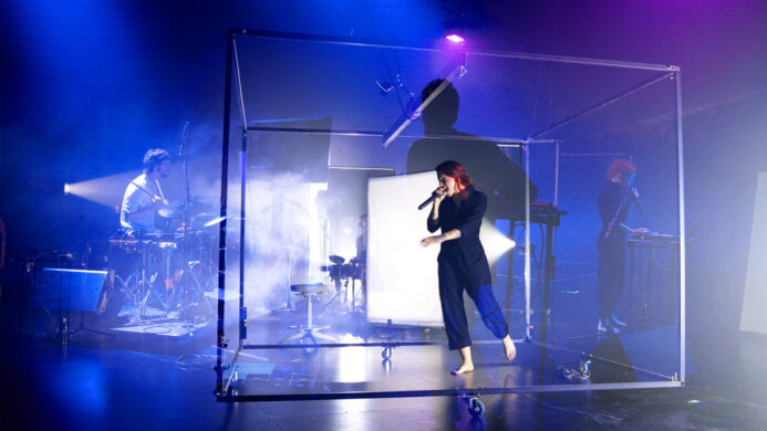 <strong>דלוזיות 01</strong> - 2